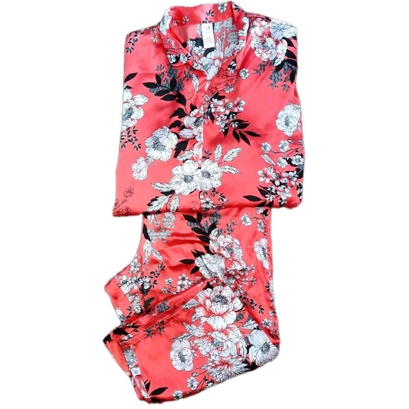 Secret Treasures Satin Pajama Set Size 2X 18/20 Red Floral Print Crop Pant - Picture 3 of 8